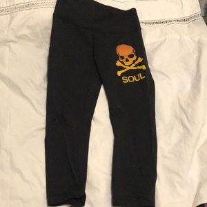 LuLulemon Soul Cycle leggings size 4 with skull